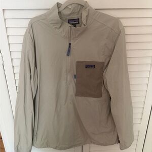 Patagonia Tan Windbreaker Jacket Lightweight and Durable